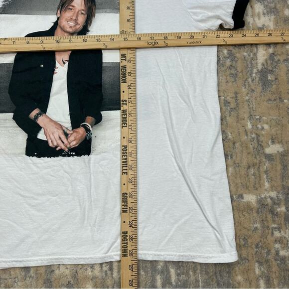 NWOT Keith Urban Ripcord 2016 World Tour Concert Ringer tee Medium - Picture 2 of 6